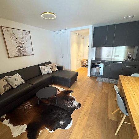 Beautiful Sunny New 1 Bed Apt フリムス エクステリア 写真