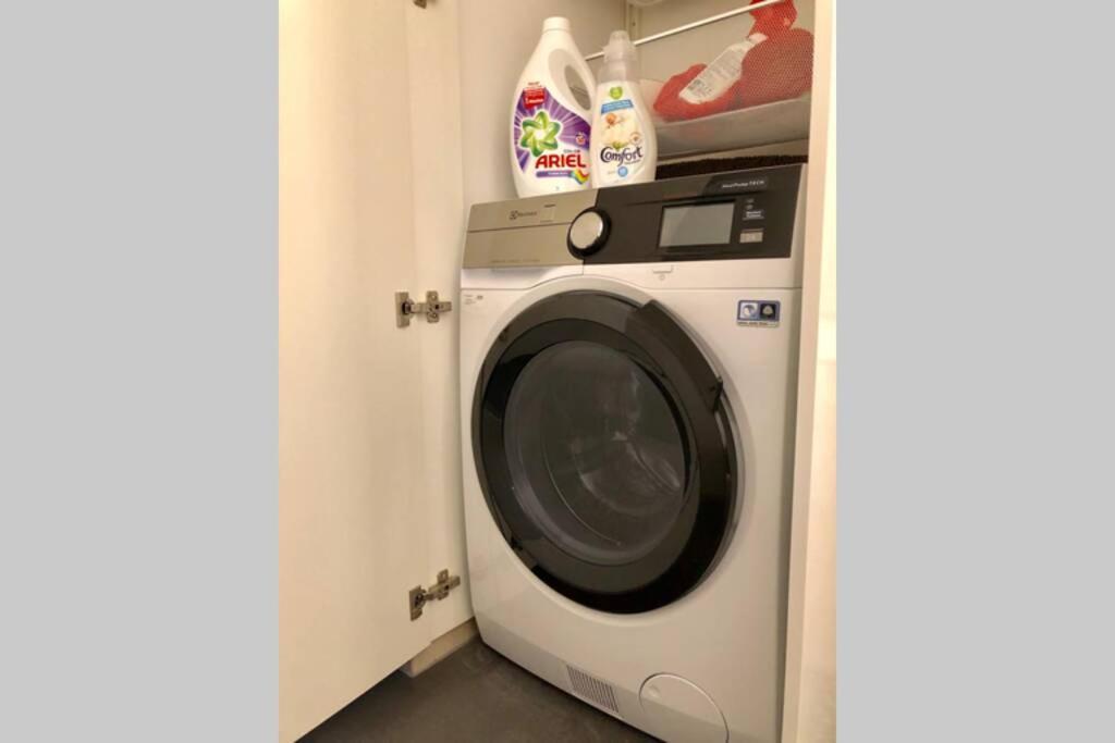 Beautiful Sunny New 1 Bed Apt フリムス エクステリア 写真